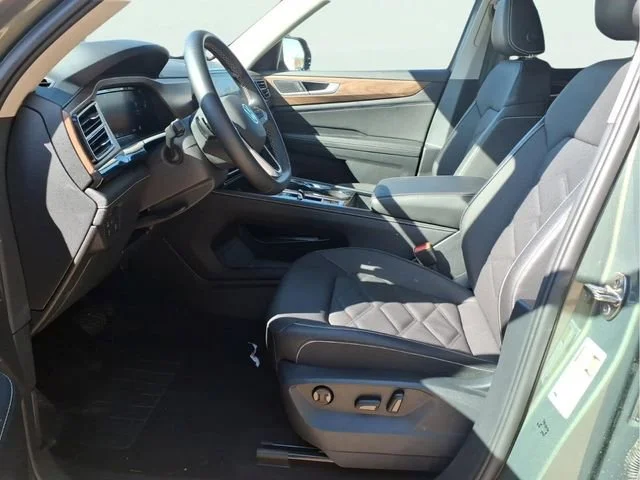 Used 2026  Volkswagen 2.0T SE w/Technology image 19