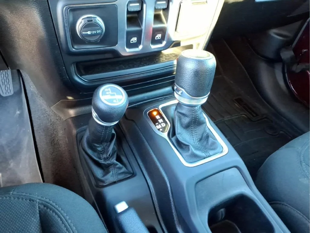 Used 2021 Red Jeep Sport S image 27