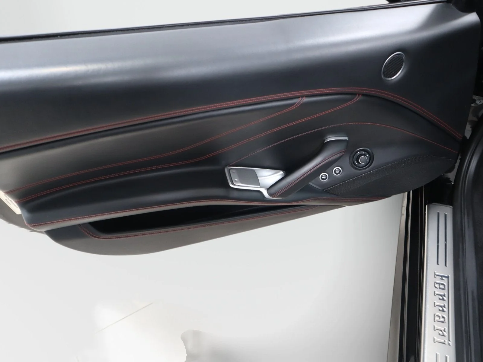 Used 2016 Nero Daytona Ferrari T image 22