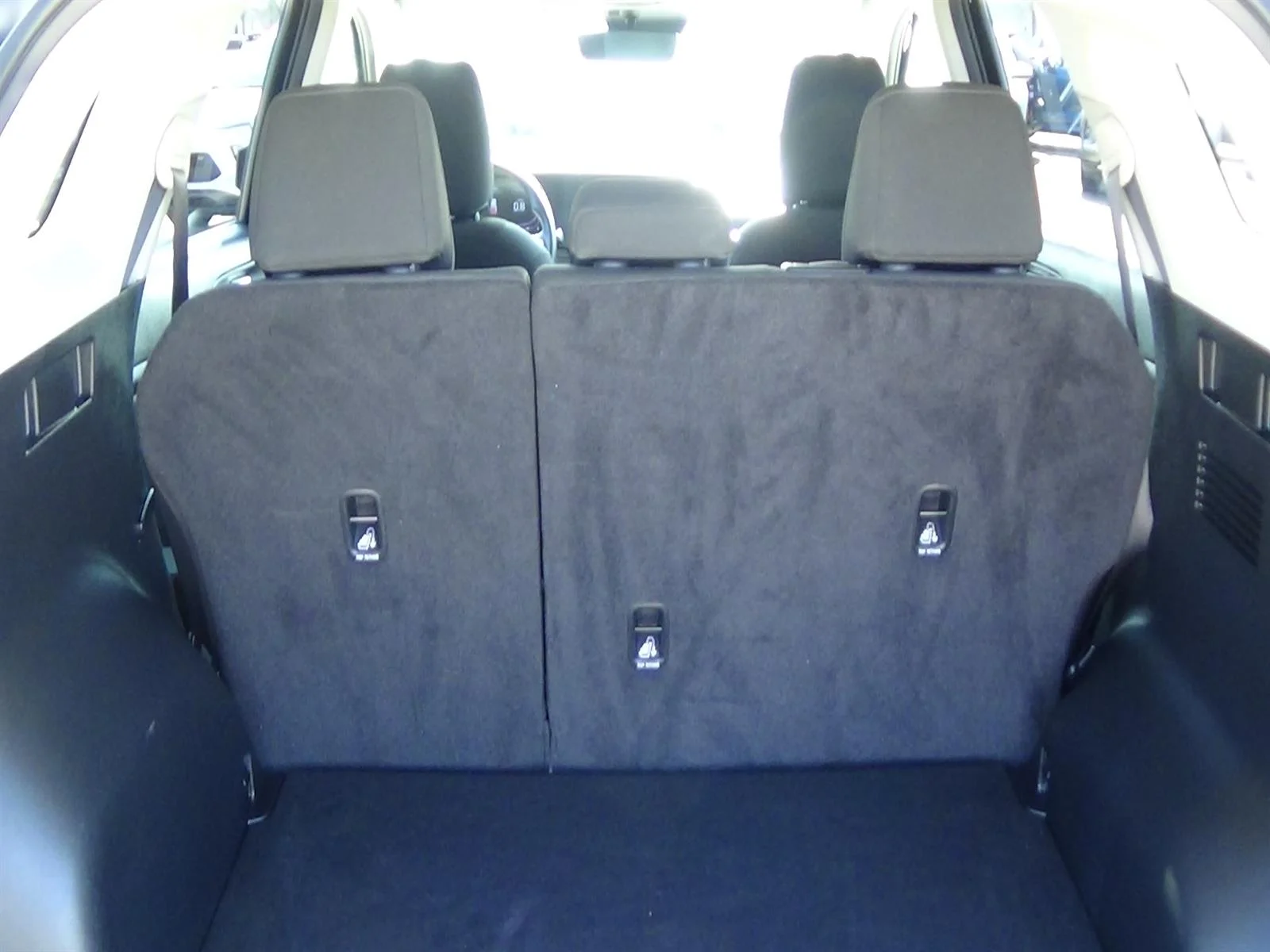 Used 2025 Ebony Black (eb) Kia LX image 11