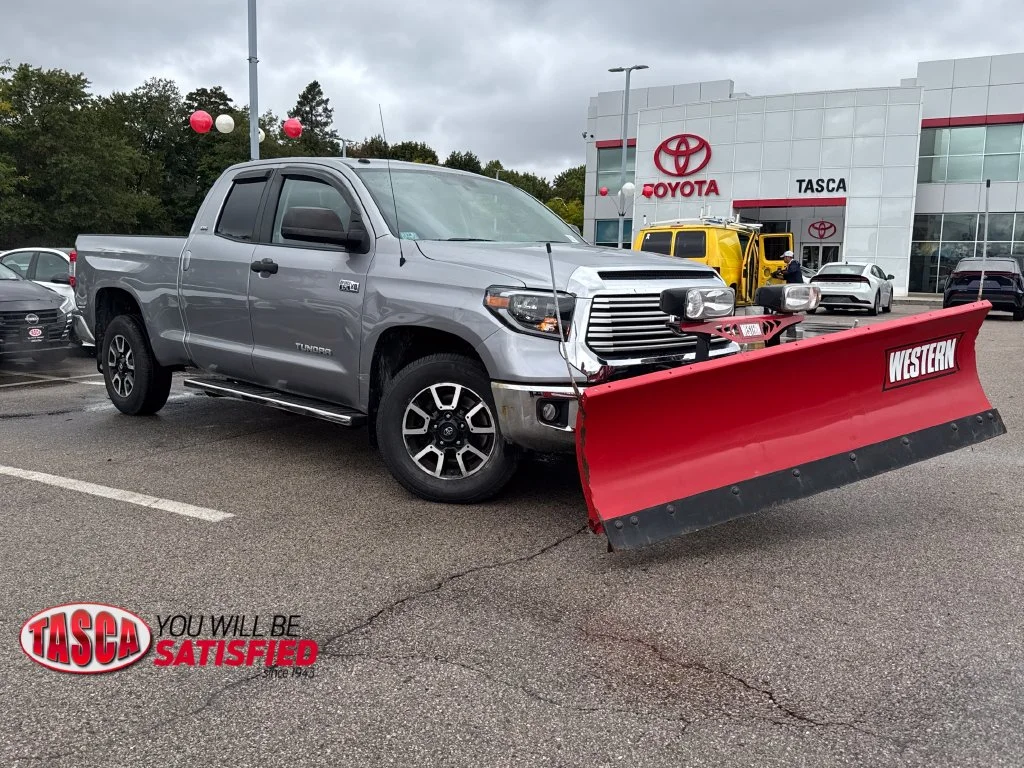 Used 2015 Silver Toyota SR5 image 1