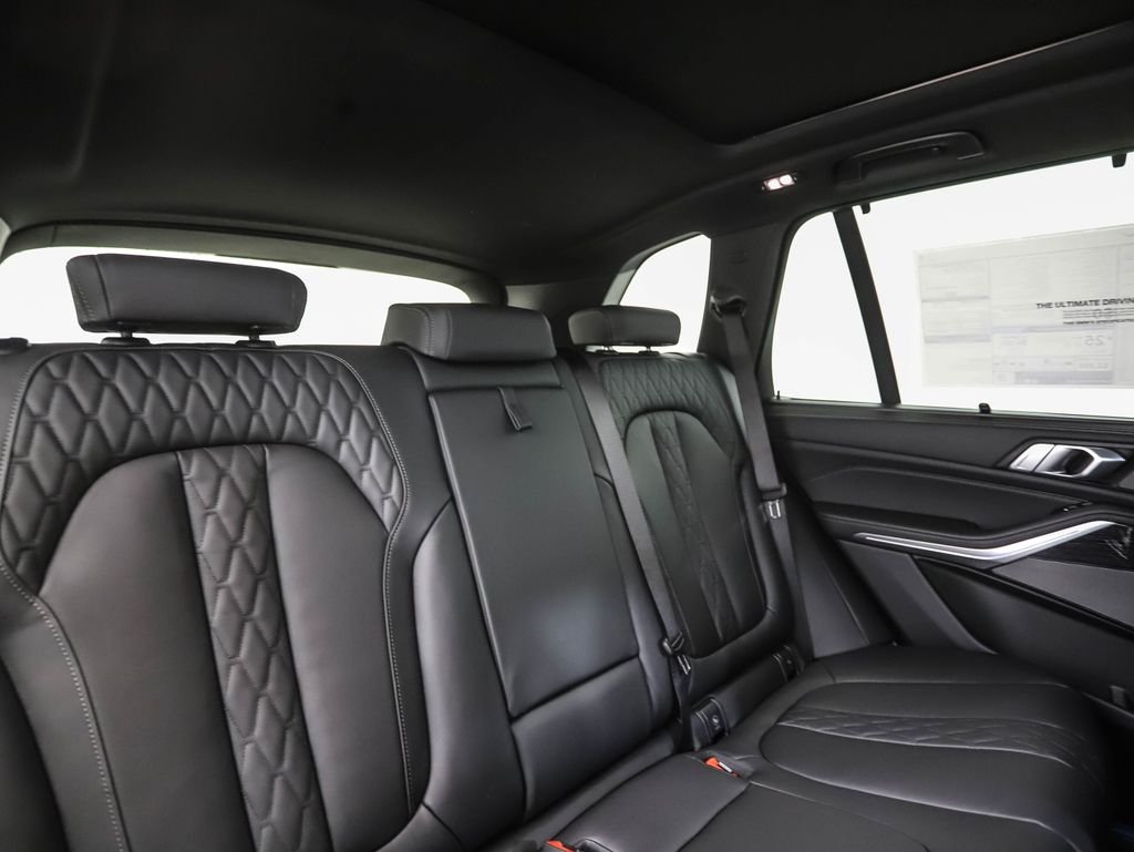 New 2026 Carbon Black Metallic BMW xDrive40i image 28