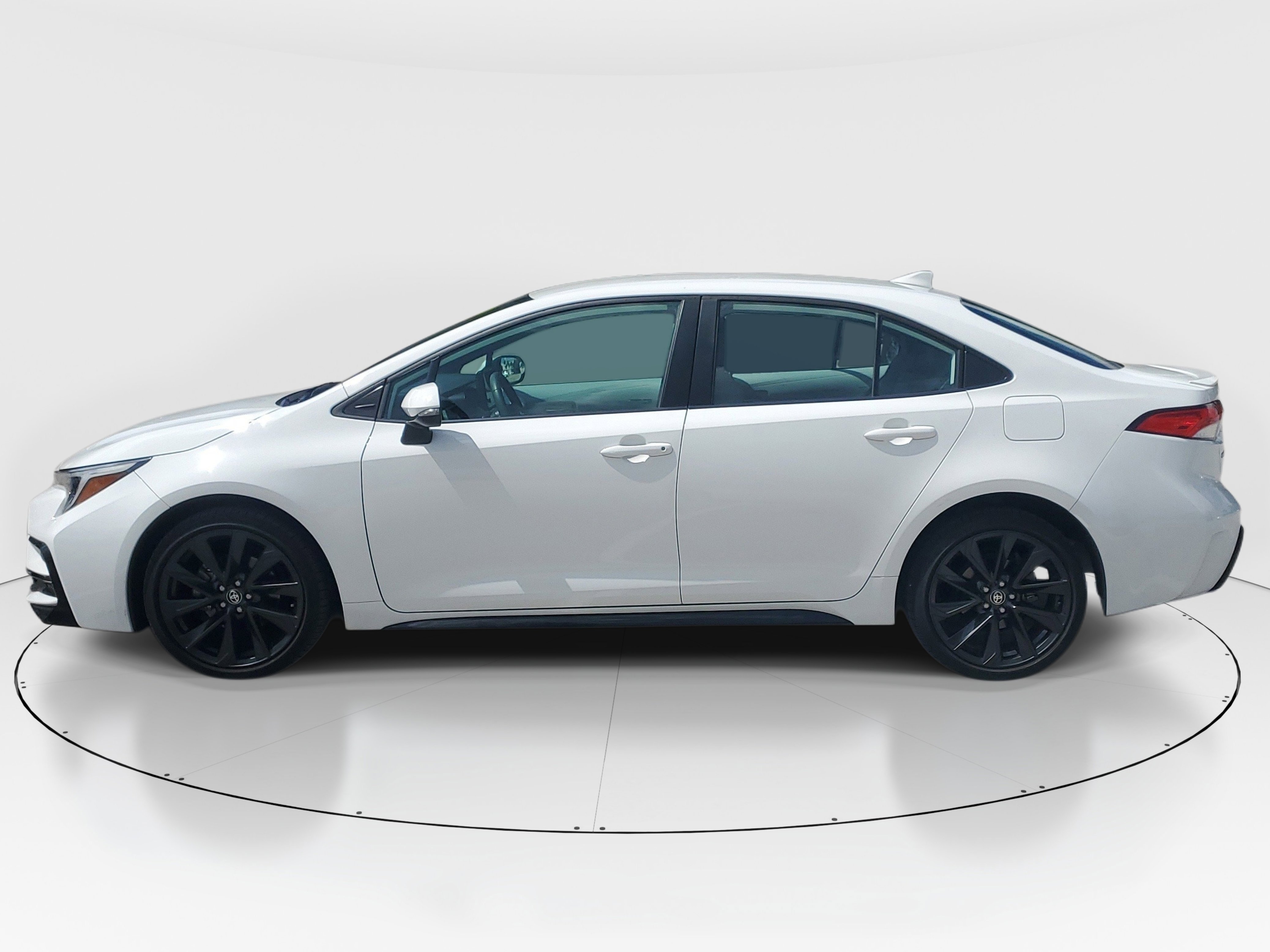 Used 2024 Ice Toyota SE image 6