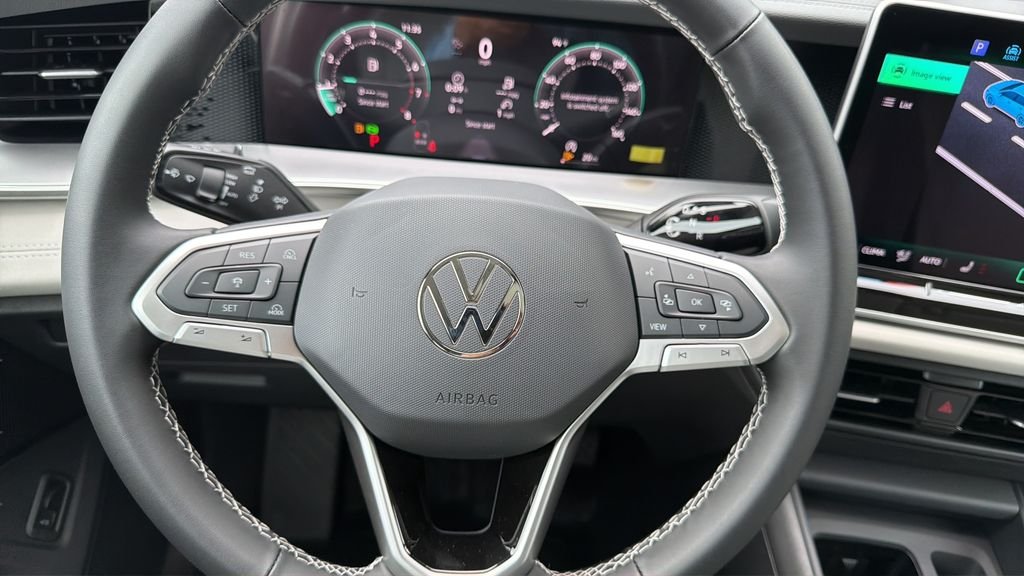 New 2026 Deep Black Pearl Volkswagen 2.0T SE image 11