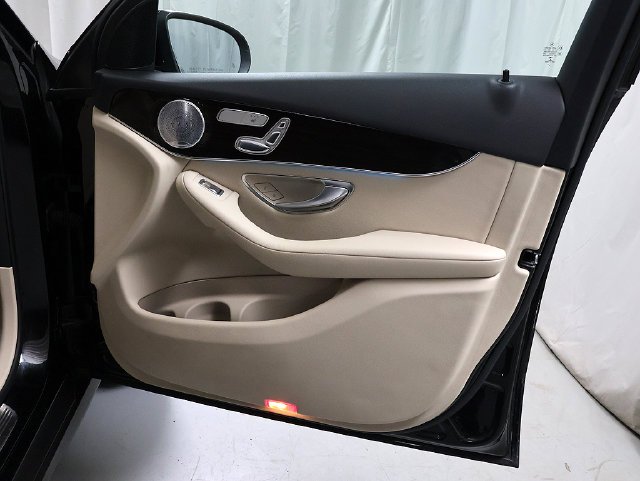 Used 2017 Black Mercedes-Benz GLC 300 image 33