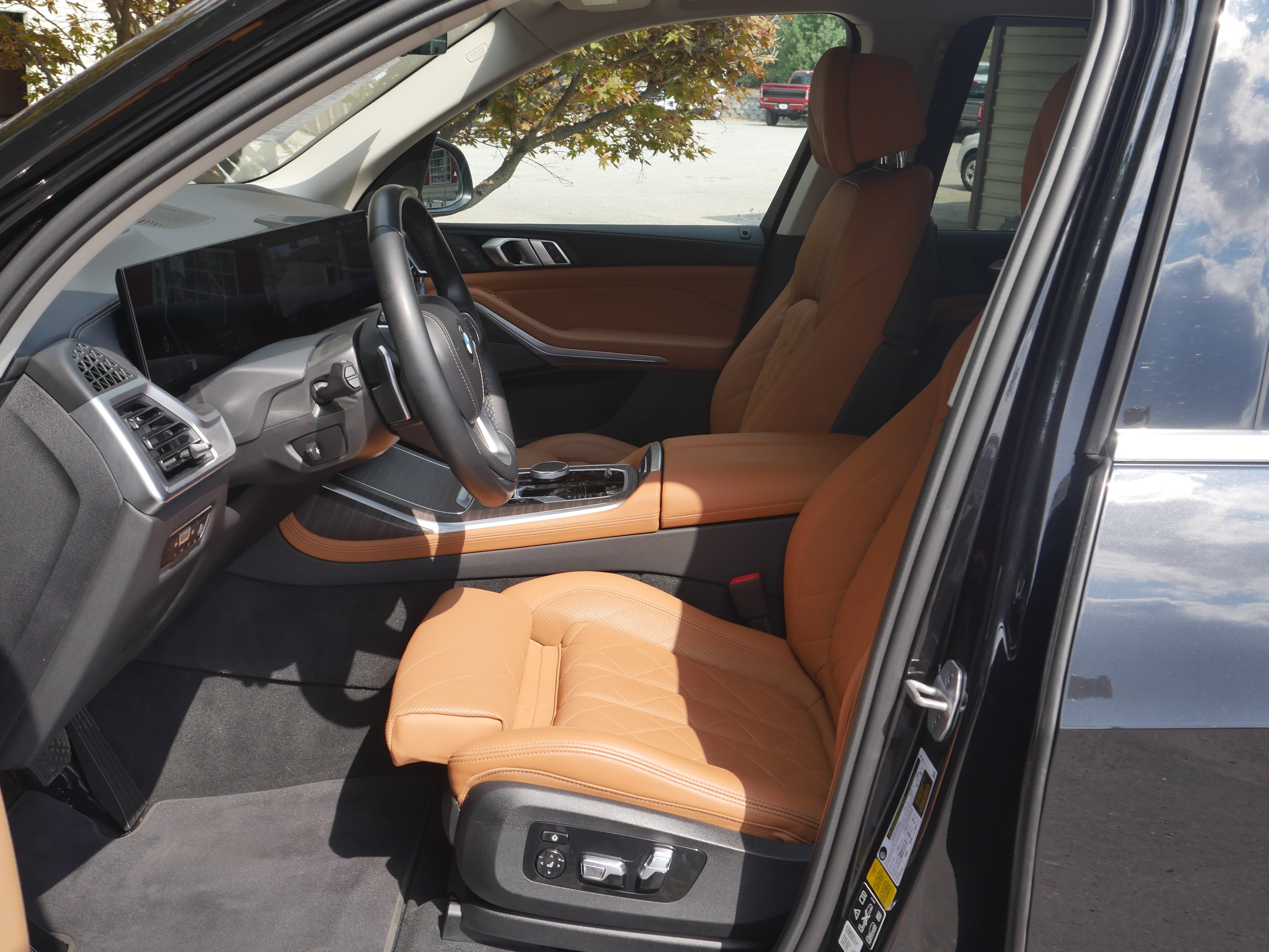 Used 2023 Carbon Black Metallic BMW xDrive40i image 3