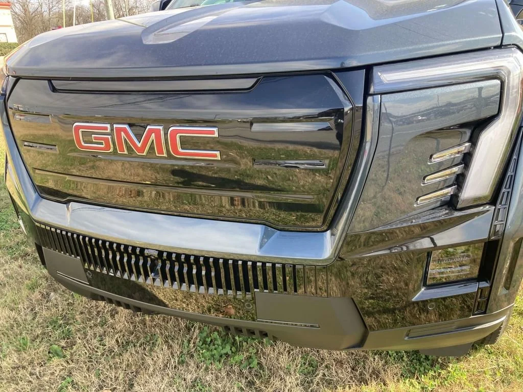 New 2026 Deep Ocean Metallic GMC Elevation Extended Range image 8