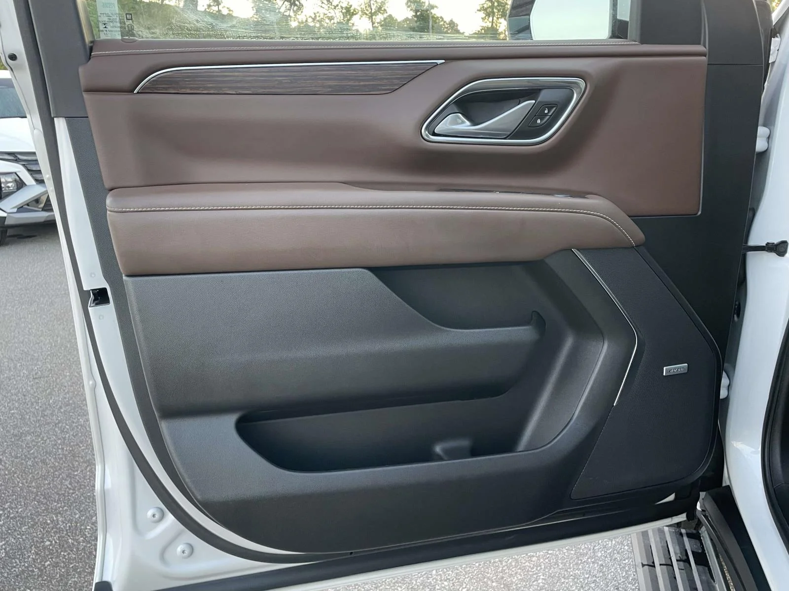 Used 2022 Iridescent Pearl Tricoat Chevrolet High Country image 5