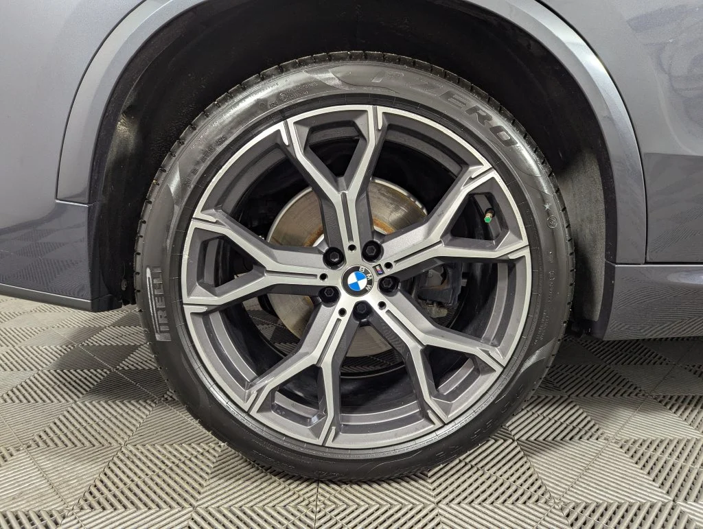 Used 2019 Gray BMW xDrive40i image 29