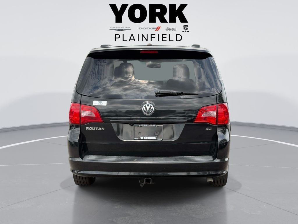 Used 2011 Black Volkswagen SE image 6