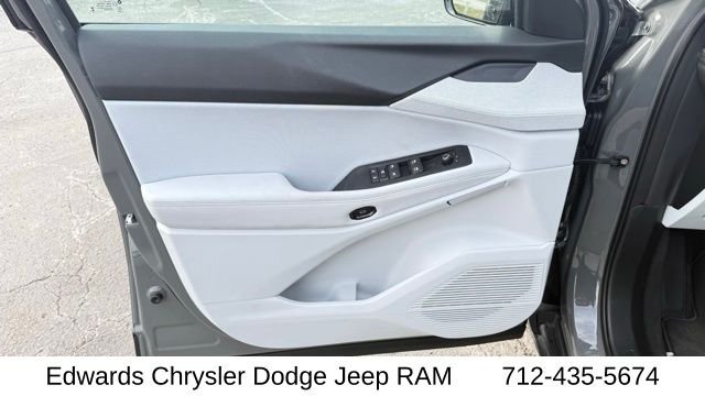 New 2026 Sting-Gray Clear-Coat Exterior Paint Jeep Laredo image 16