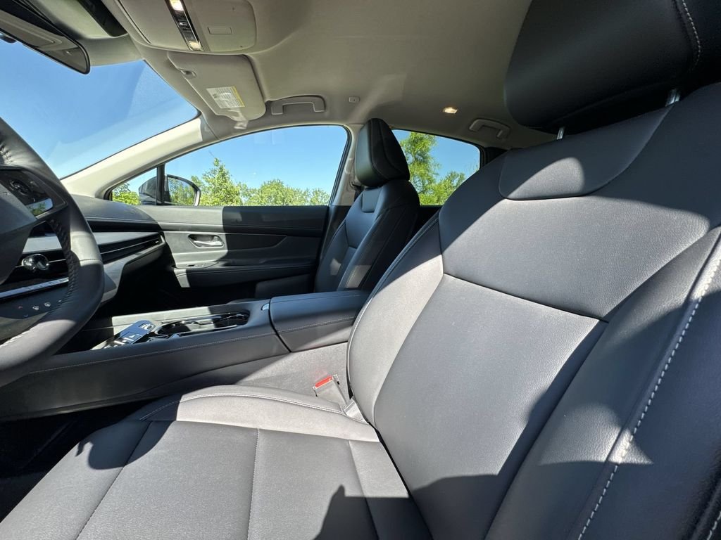 Used 2025 White Nissan SV image 13
