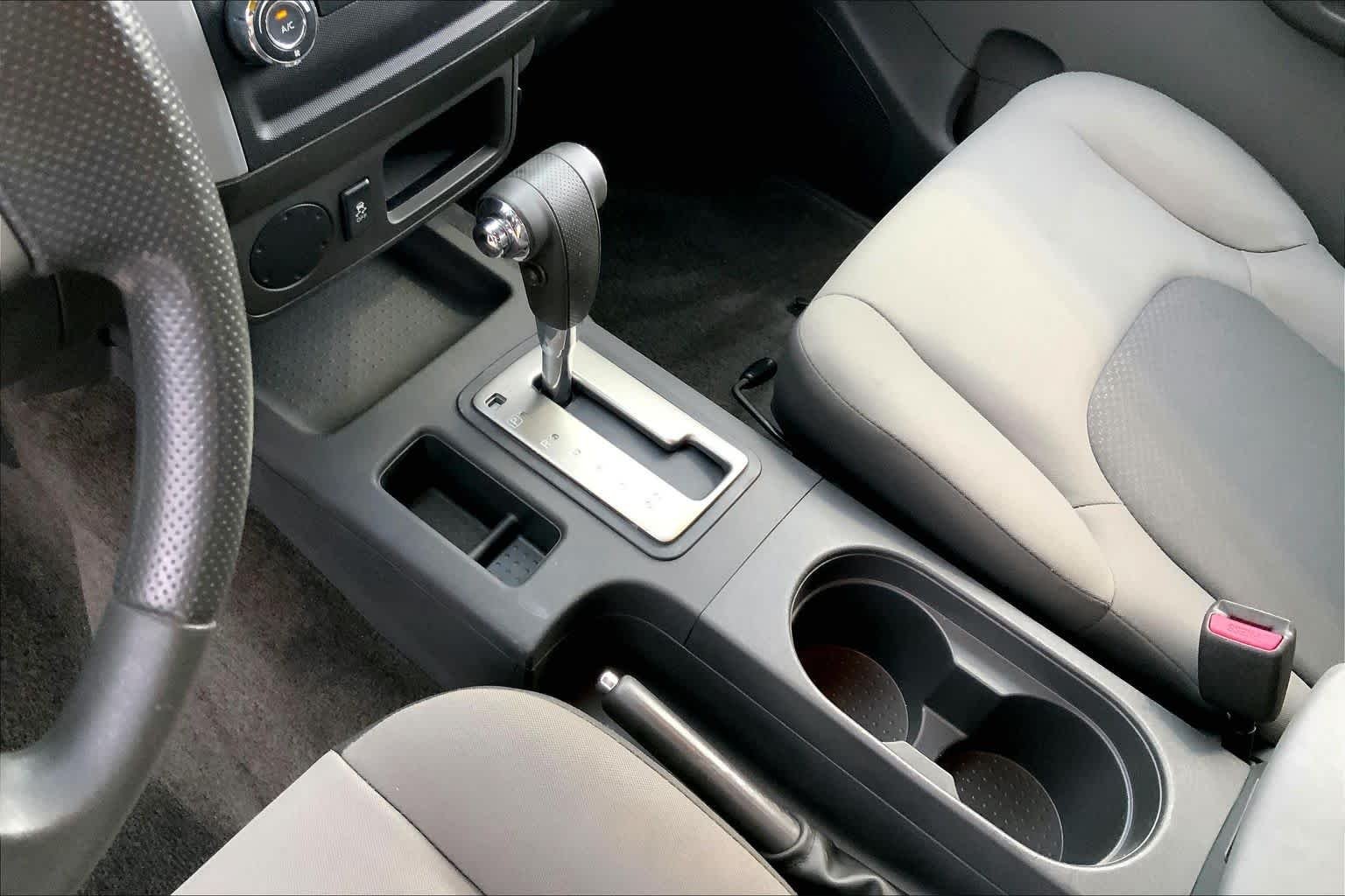 Used 2012 Avalanche Nissan S image 15