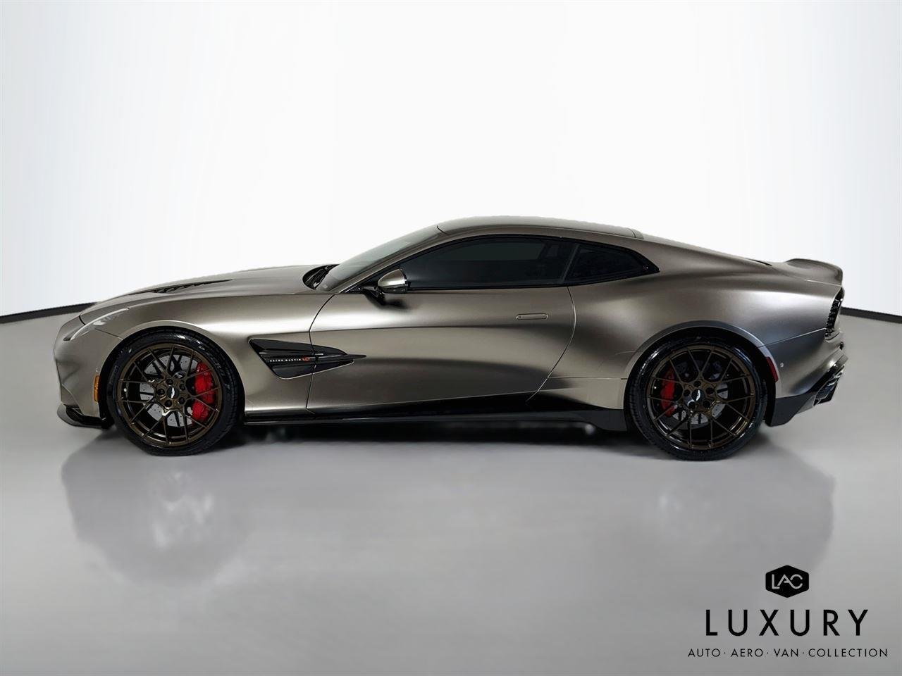 Used 2025  Aston Martin  image 9