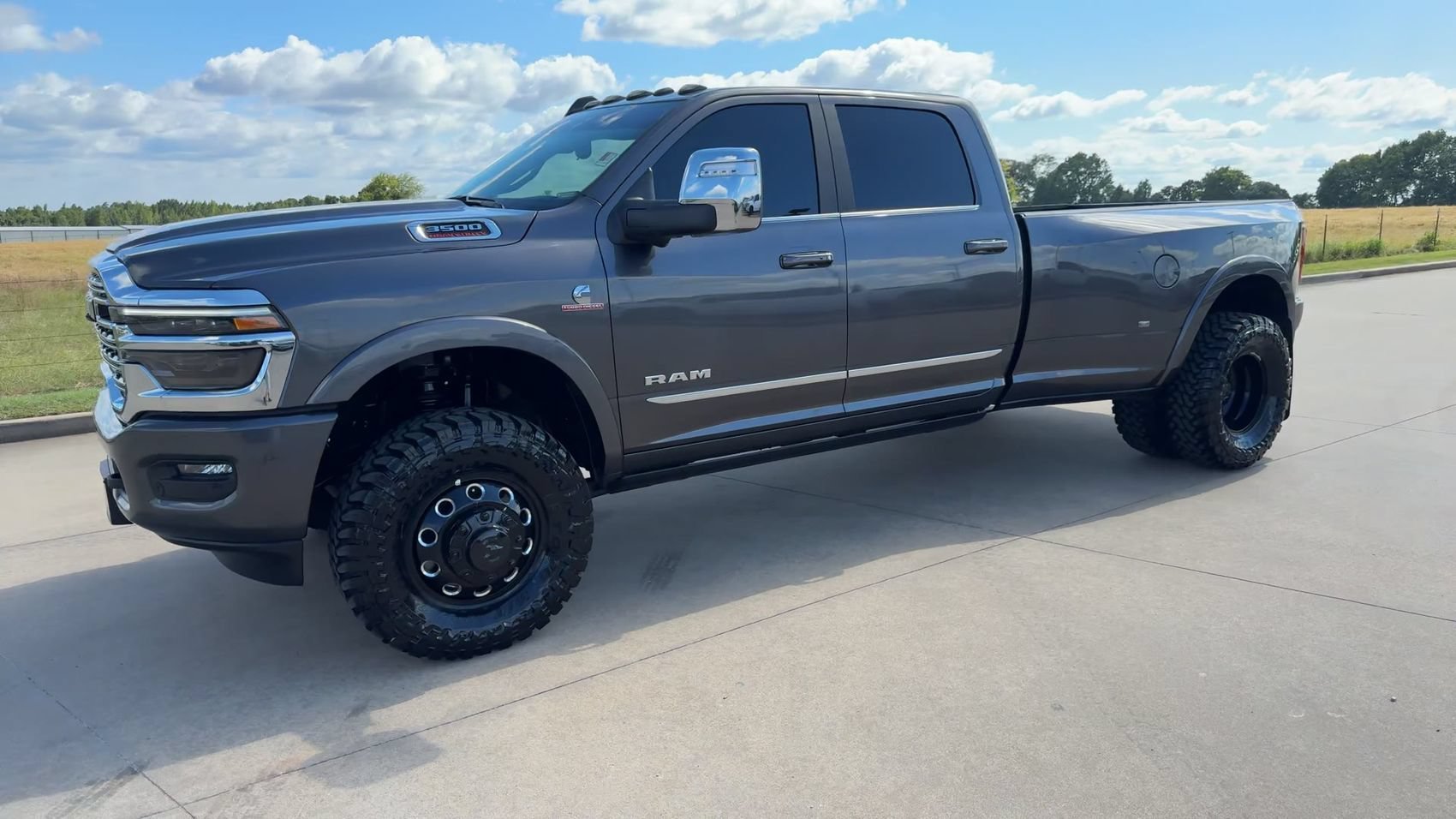 New 2025 Granite Crystal Metallic Clearcoat Ram Limited image 4