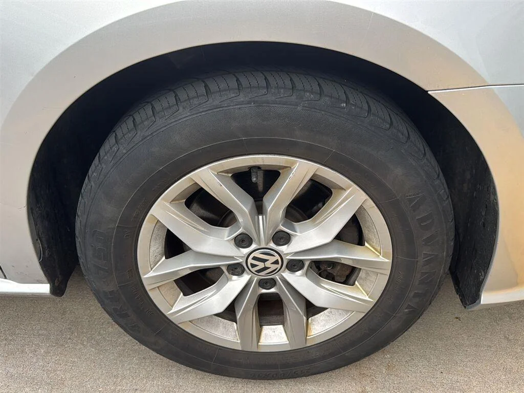 Used 2016  Volkswagen 1.8T S image 2