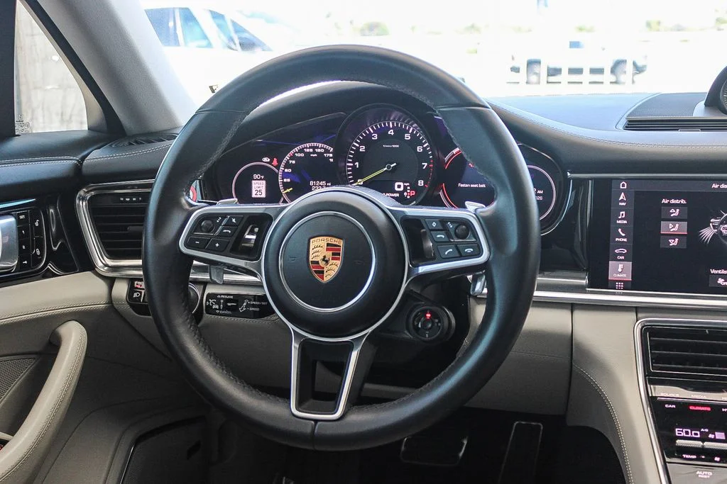 Used 2018  Porsche 4 image 15