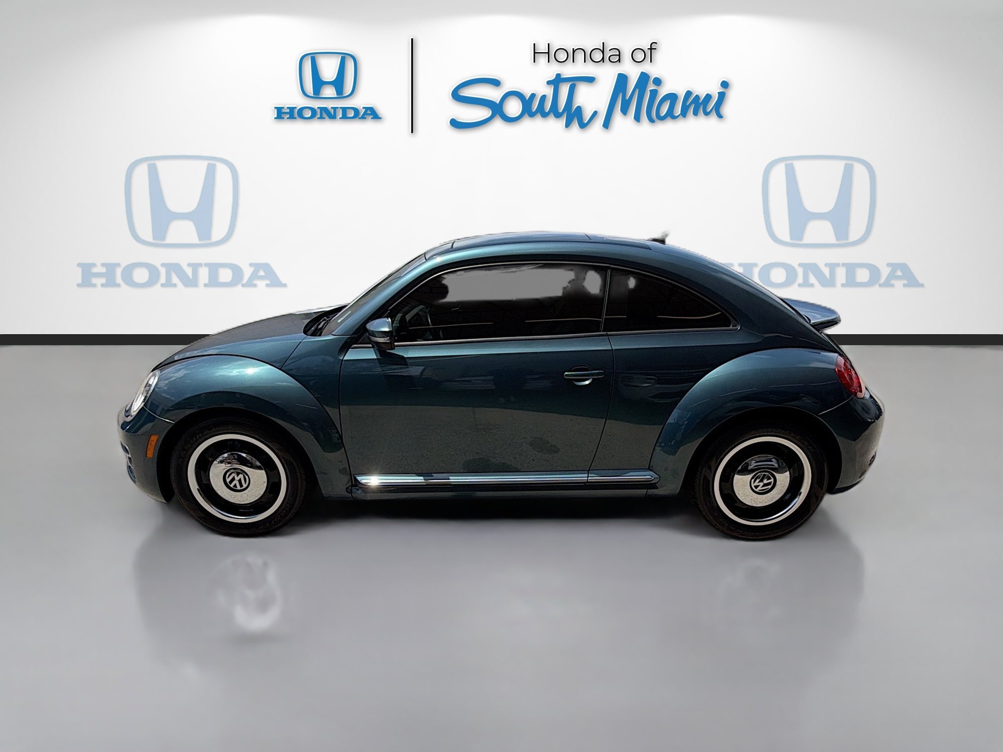 Used 2018 Teal Metallic Volkswagen Coast image 4
