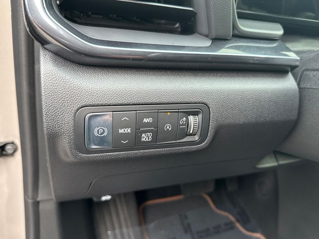 Used 2026  GMC AT4 image 25
