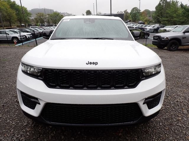 New 2025 Bright White Clear-Coat Exterior Paint Jeep Limited image 10
