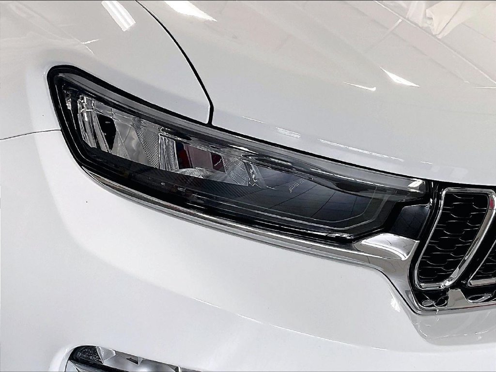 Used 2023 White Jeep 4xe image 33