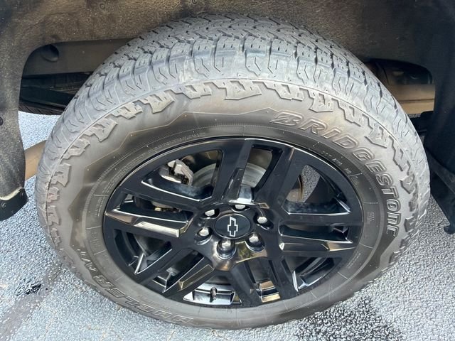 Used 2023 White Chevrolet Custom image 17