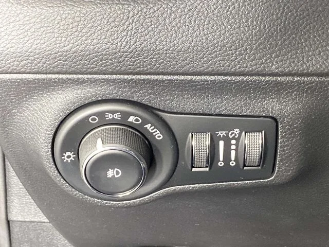 Used 2018 Black Jeep Latitude image 14
