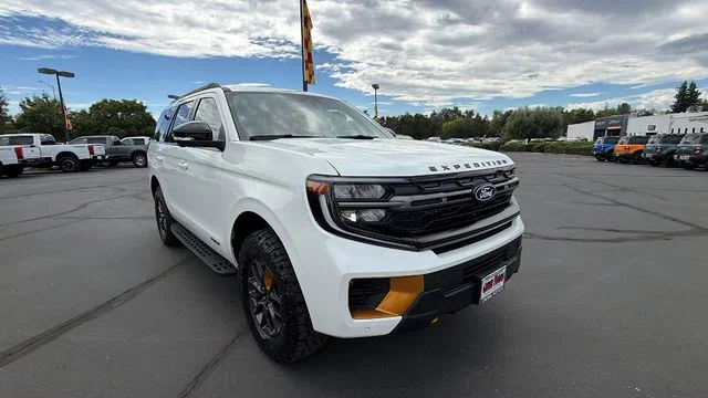 New 2027 Star White Metallic Tri-Coat Ford Tremor® image 37