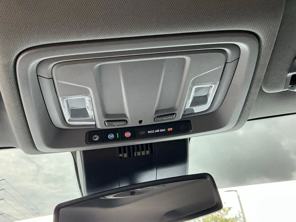Used 2024 White Chevrolet Custom image 51
