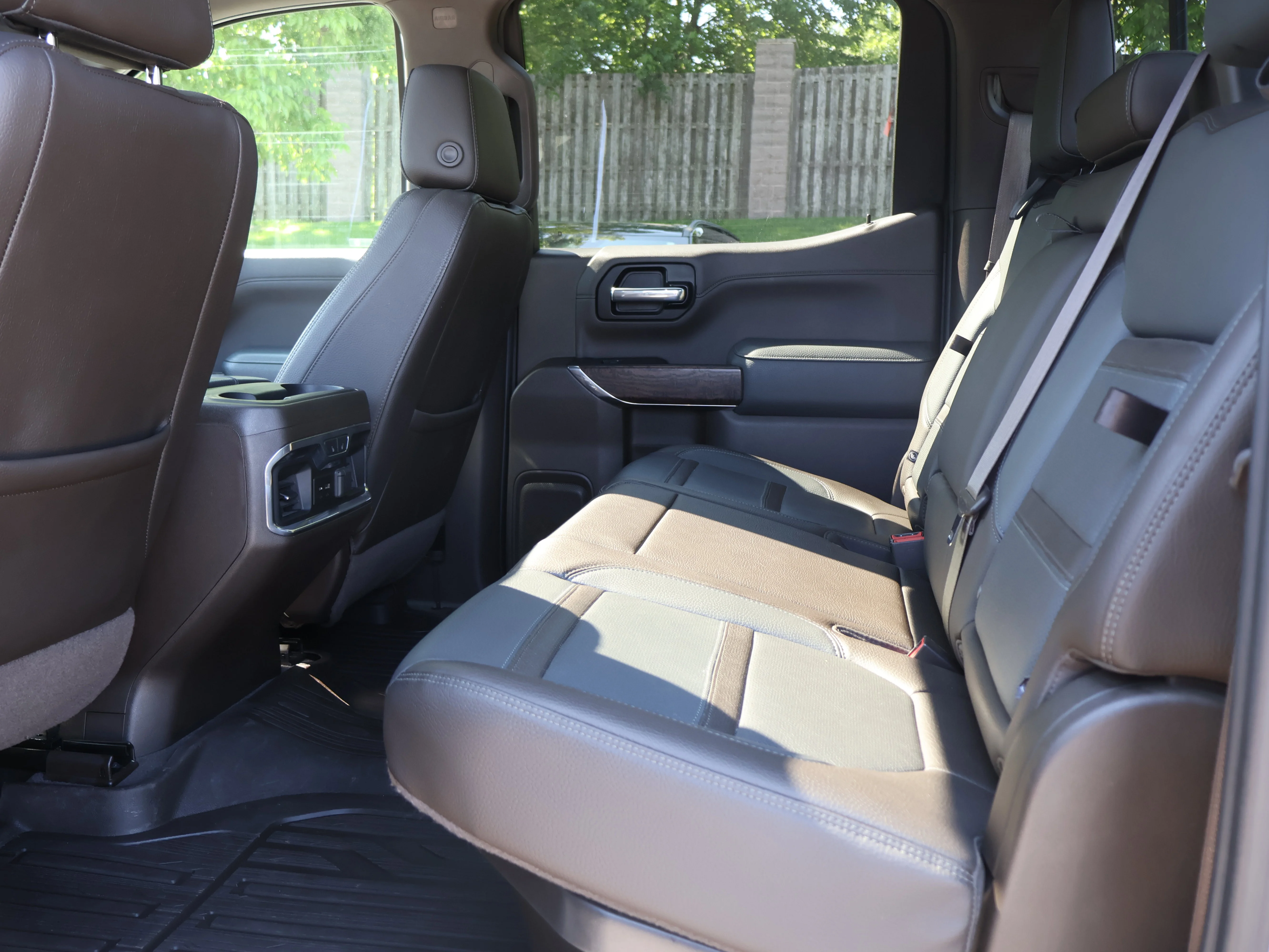 Used 2019 White Frost Tricoat GMC Denali image 20