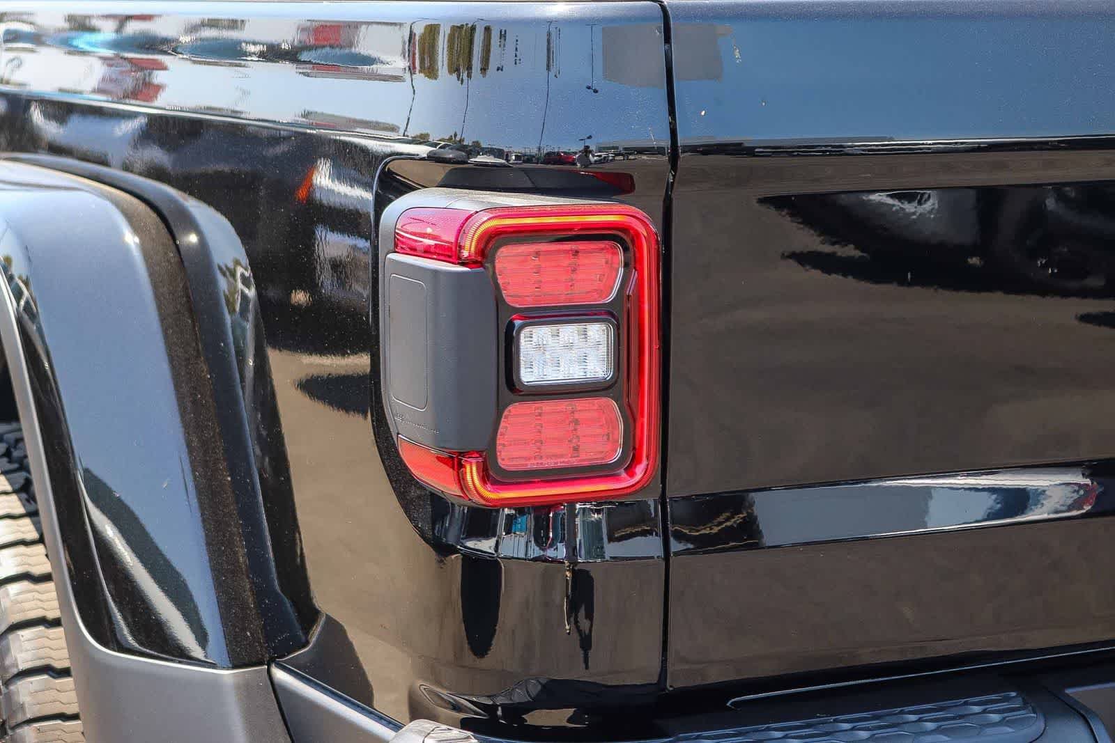 New 2026 Black Clear-Coat Exterior Paint Jeep Mojave X image 6