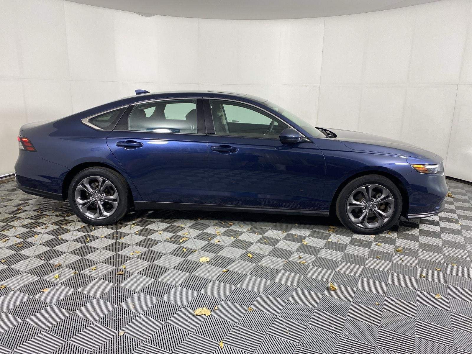 Used 2024 Canyon River Blue Metallic Honda EX image 9