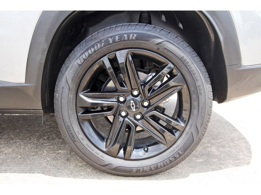 Used 2025 Gray Chevrolet ACTIV image 32