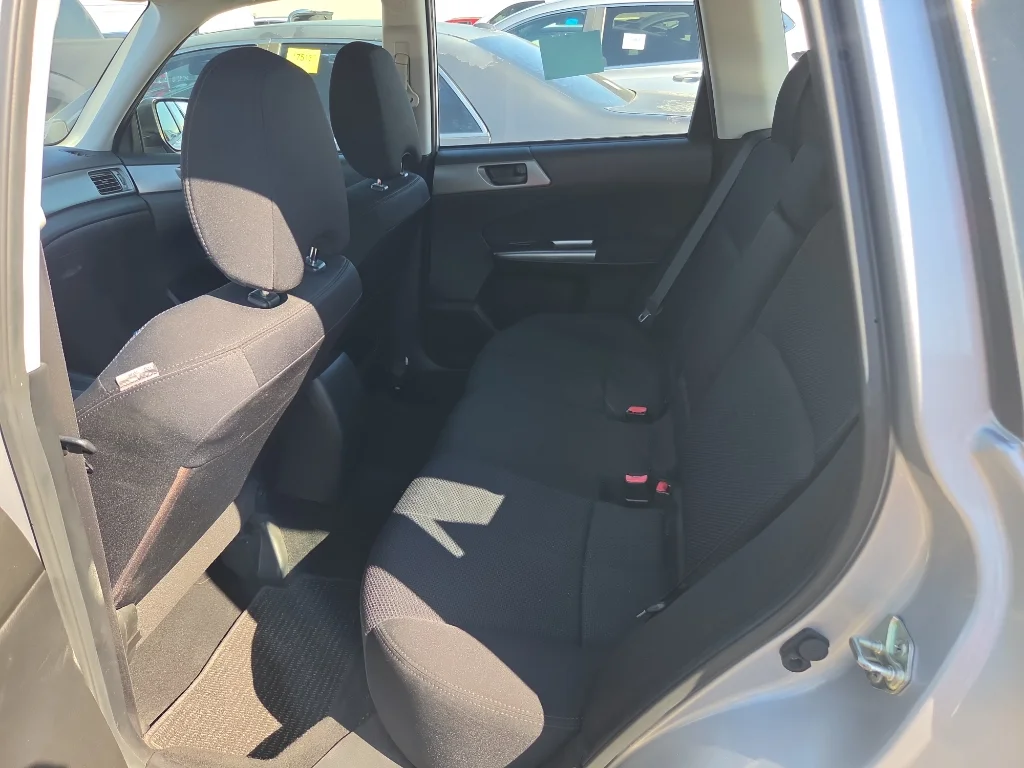 Used 2012 Ice Silver Metallic Subaru 2.5X image 2