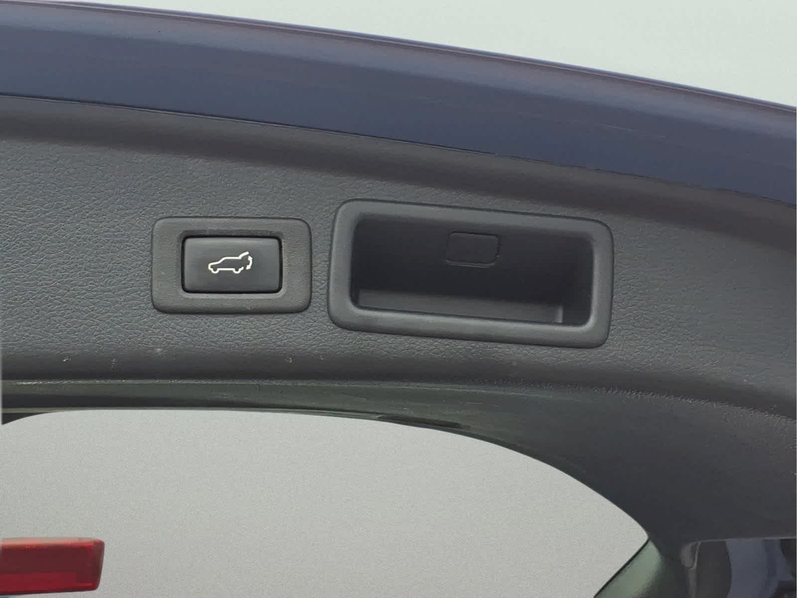 Used 2017 Quartz Blue Pearl Subaru Touring image 7