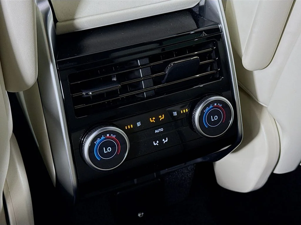 New 2026 Santorini Black Land Rover SE image 27