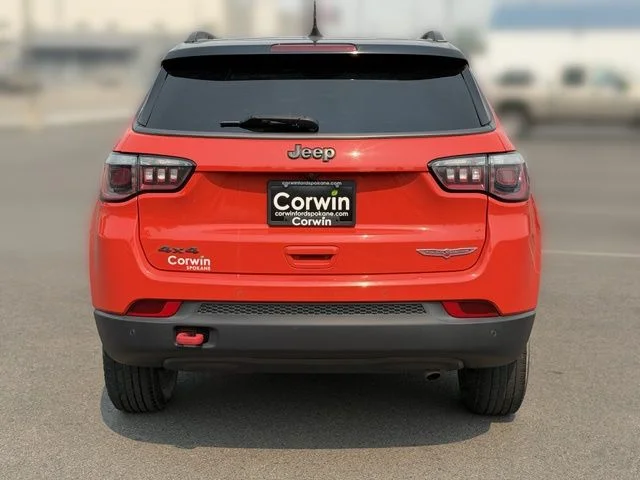 Used 2018 Spitfire Orange Clearcoat Jeep Trailhawk image 16