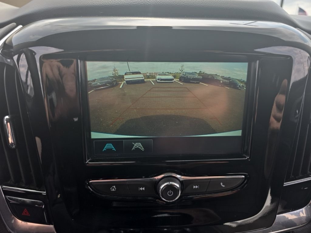 Used 2018 White Chevrolet LT image 18