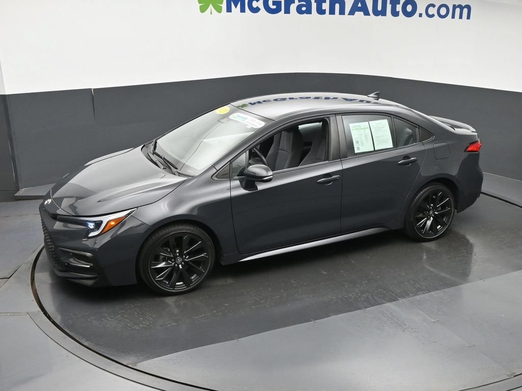 Used 2023  Toyota SE image 21