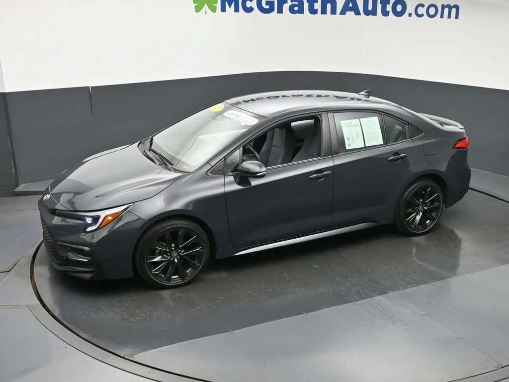 Used 2023  Toyota SE image 21