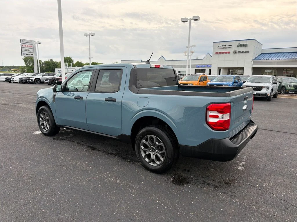 Used 2023 Blue Ford XLT image 3