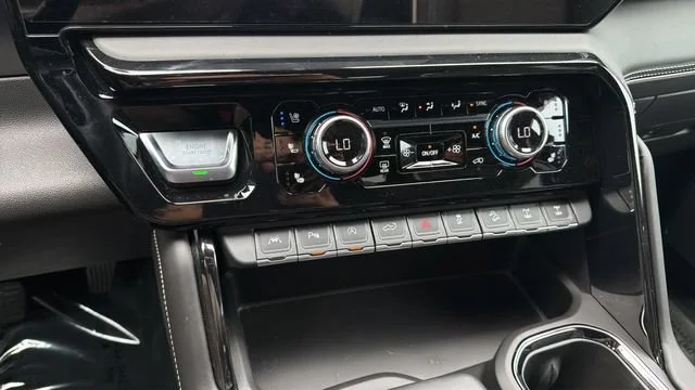 Used 2023 Sterling Metallic GMC AT4X image 31