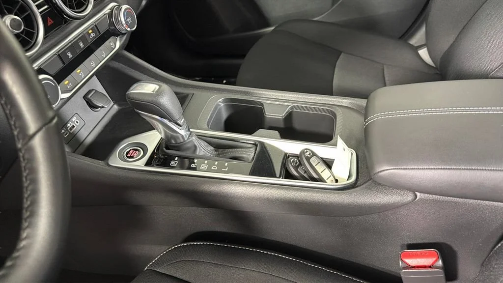 Used 2022 Silver Nissan SV Xtronic CVT image 23