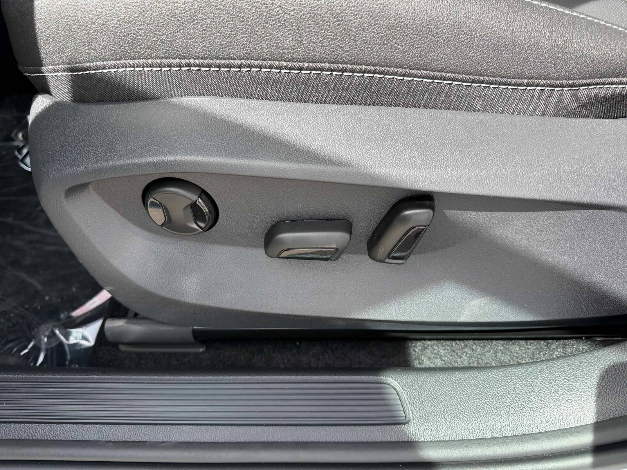 New 2026 Pure White Volkswagen SEL image 15