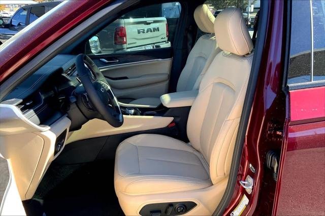 New 2025 Velvet Red Pearl-Coat Exterior Paint Jeep Limited image 19