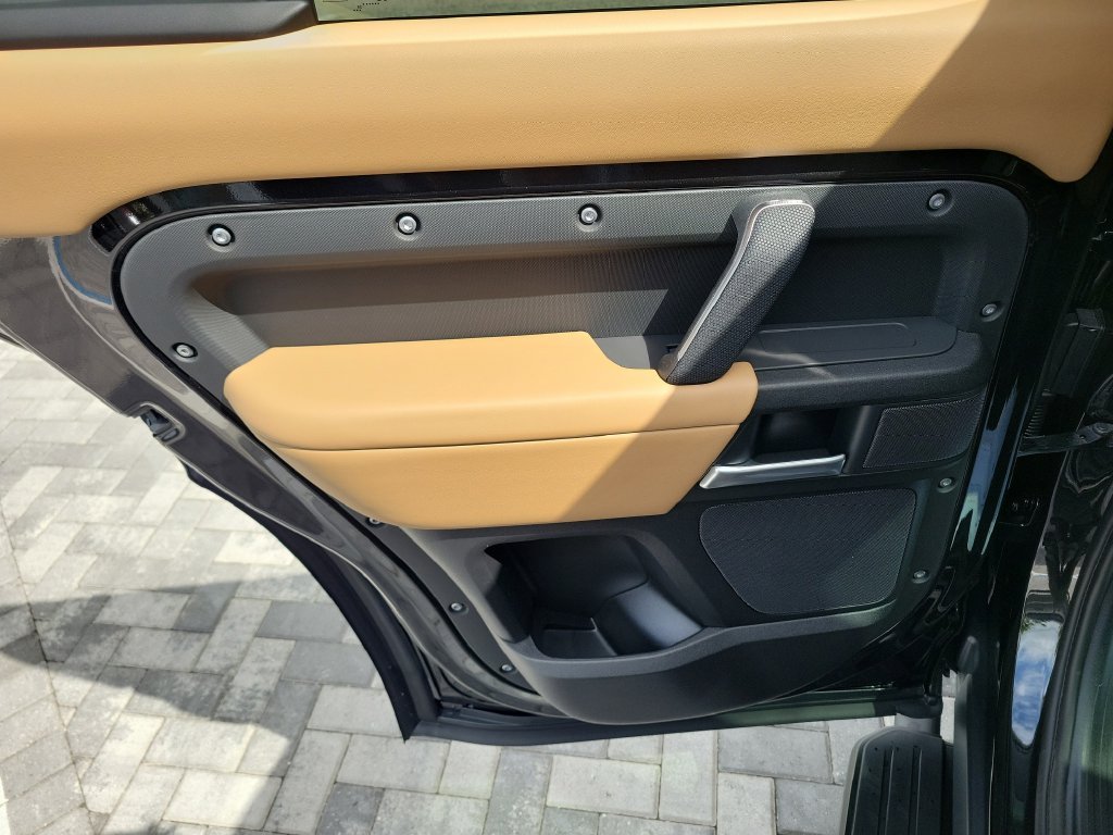 New 2026 Santorini Black Land Rover V8 image 21