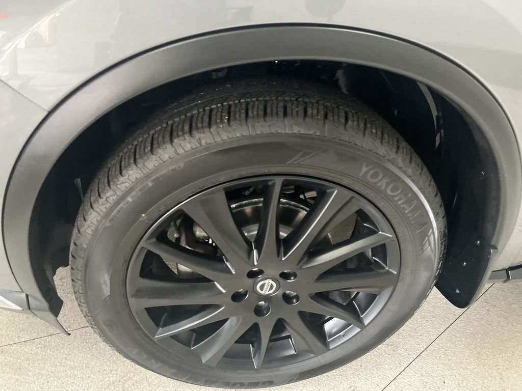 Used 2021 Gray Nissan Platinum image 14