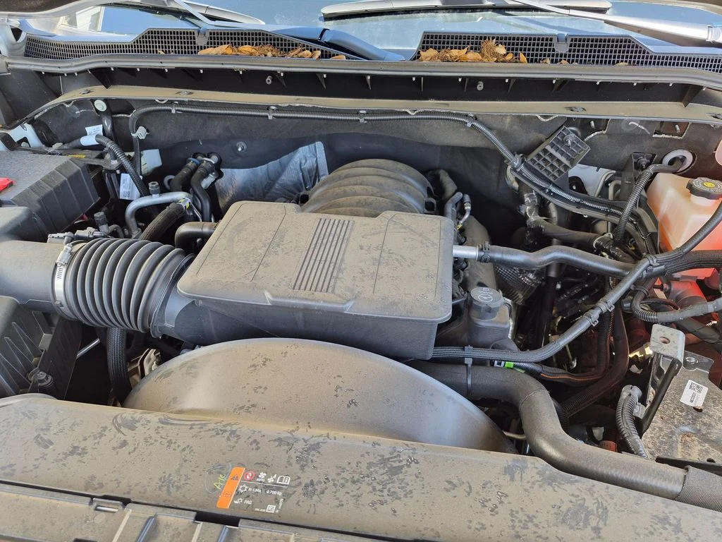 Used 2025 White Chevrolet Custom image 12