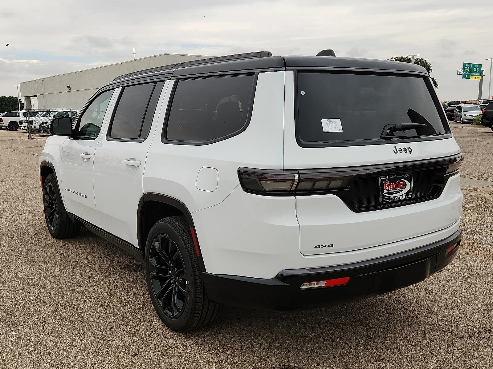 New 2026 Bright White Clearcoat Jeep SUMMIT OBSIDIAN 4X4 image 3