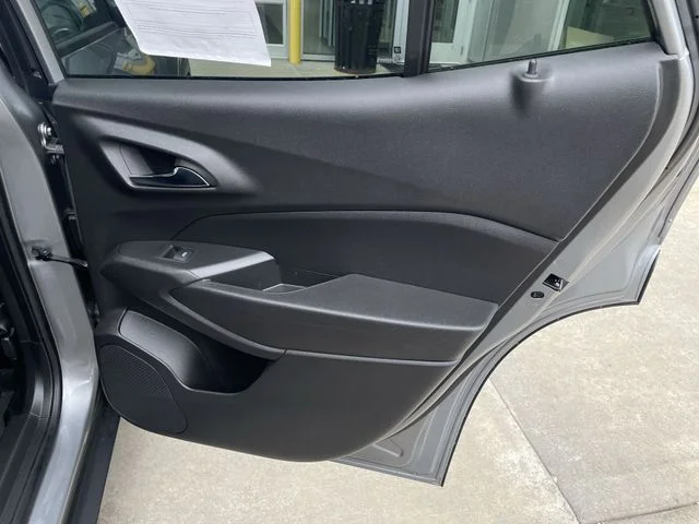 2025 Chevrolet Trax LT - Photo 36